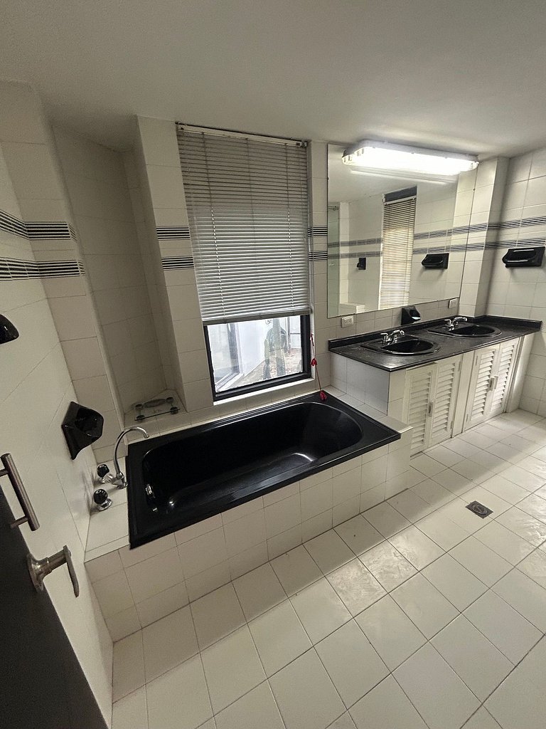 Casa Campestre, Ubicación Central