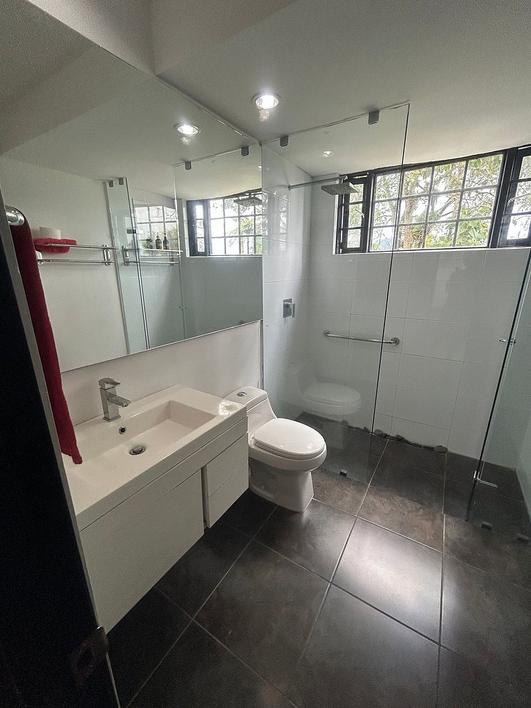 Casa Campestre, Ubicación Central