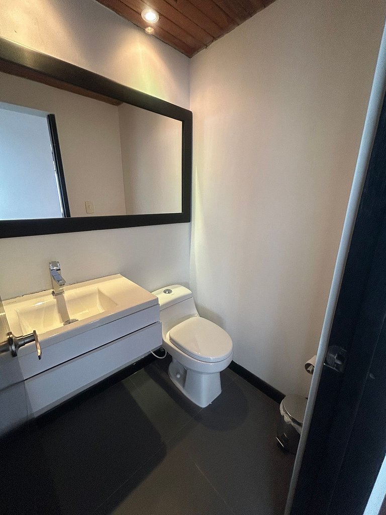 Casa Campestre, Ubicación Central