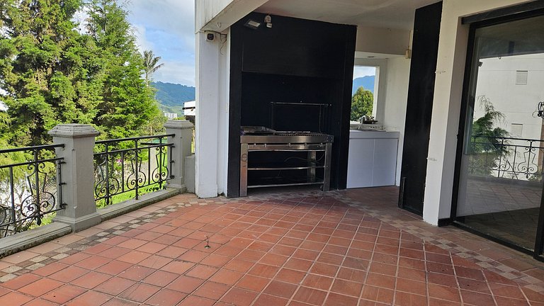 Casa Campestre, Ubicación Central