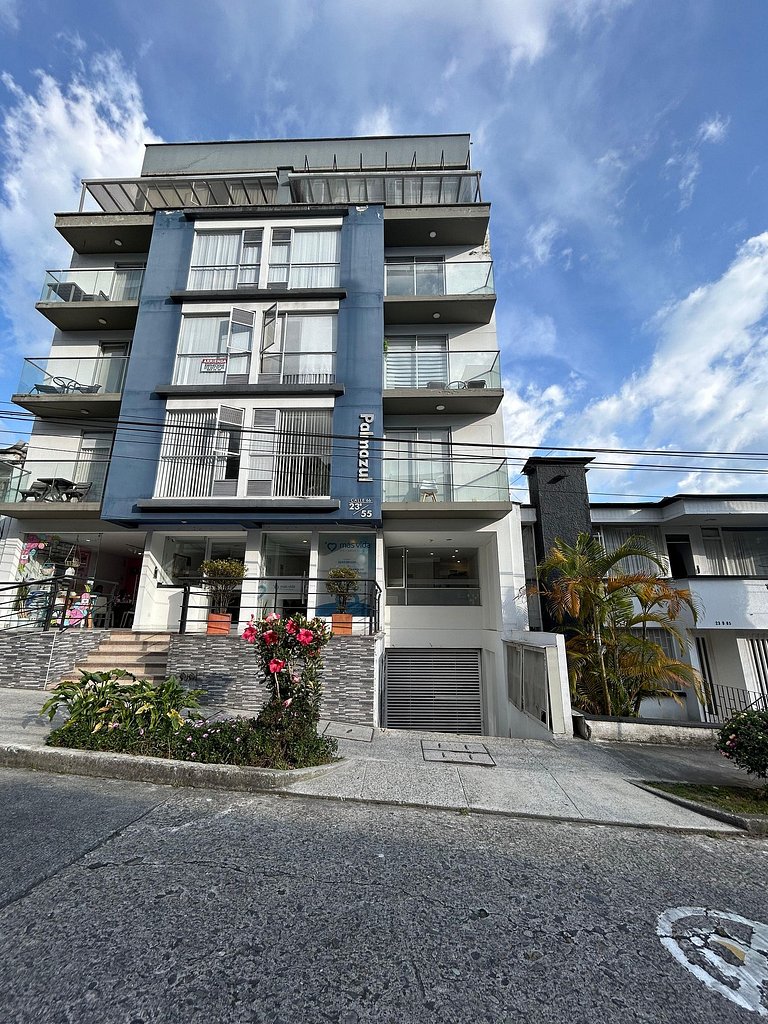 Moderno y cómodo cerca al cable