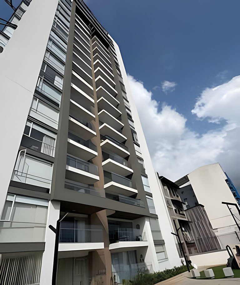 Lujoso con linda vista - Estrato 6