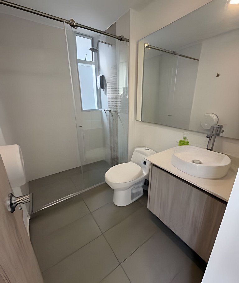 Lujoso con linda vista - Estrato 6